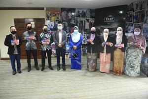 Penyampaian Hadiah Pembaca Berita Ujibakat Pertandingan Suara Emas PKNP 2021