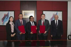 Memeterai perjanjian bagi cadangan pembangunan projek ladang solar